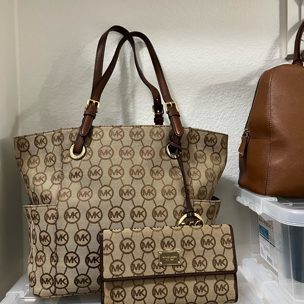 Michael Kors preloved Tote Bag and Wallet.